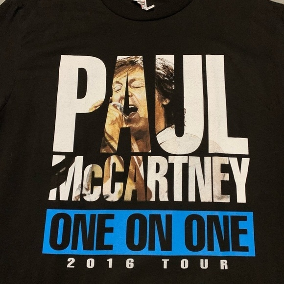 Paul McCartney One on One 2016 Tour Tee Size M NEW - Picture 2 of 4